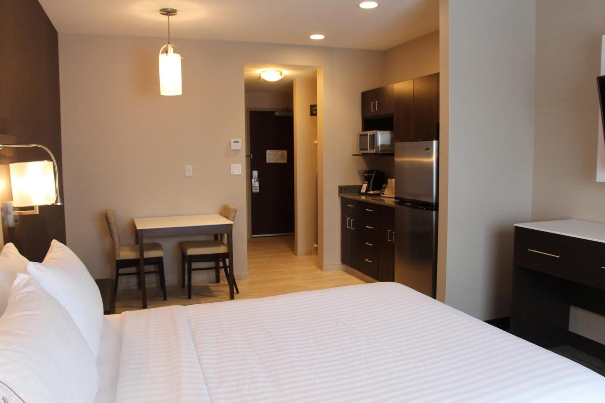 Holiday Inn Express & Suites Cold Lake By Ihg Kültér fotó