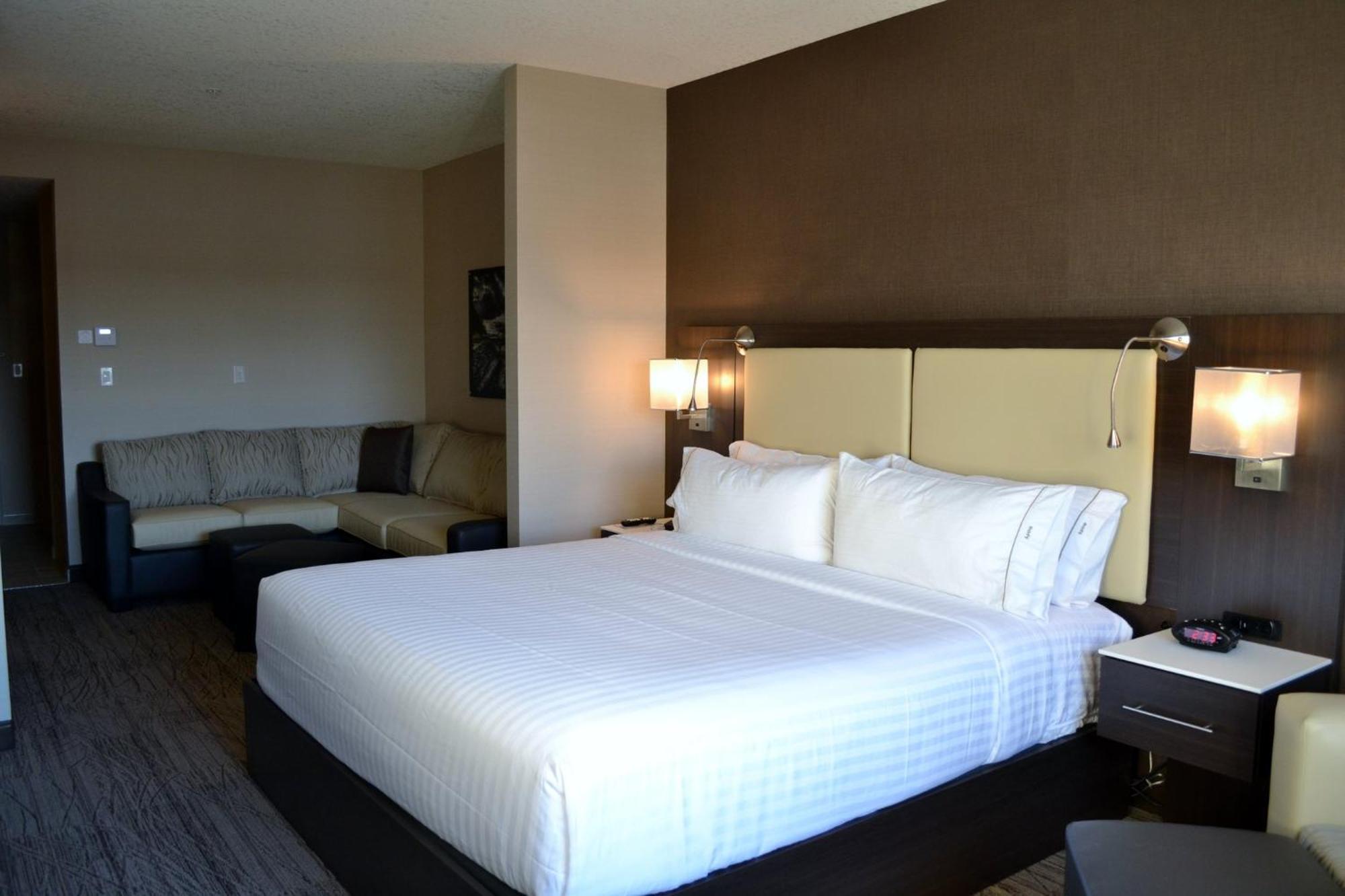 Holiday Inn Express & Suites Cold Lake By Ihg Kültér fotó